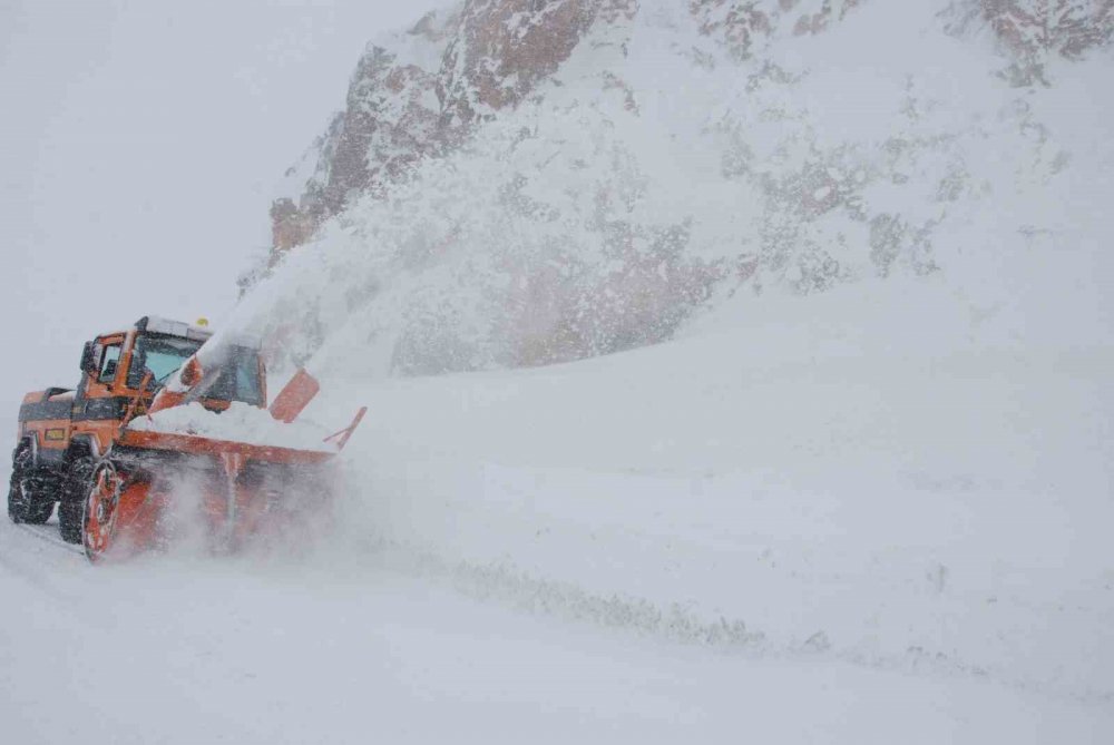 Tipi nedeniyle kapanan Konya-Antalya kara yolunda son durum
