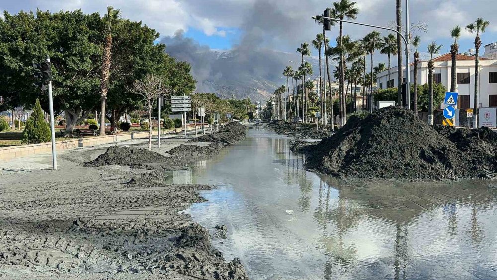 Depremle sarsılan Hatay'da korkutan görüntü