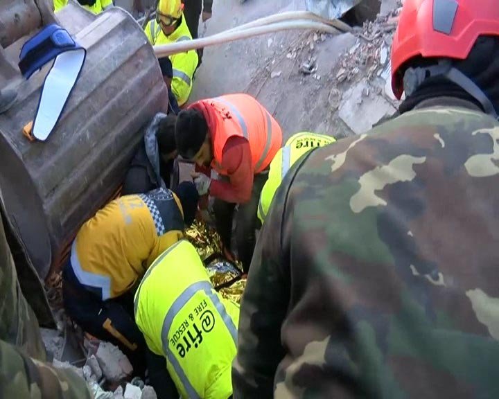 Kahramanmaraş'ta bir mucize daha! Enkazdan 52 saat sonra kurtarıldı