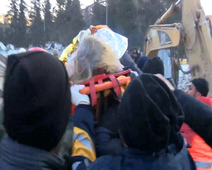 Kahramanmaraş'ta bir mucize daha! Enkazdan 52 saat sonra kurtarıldı