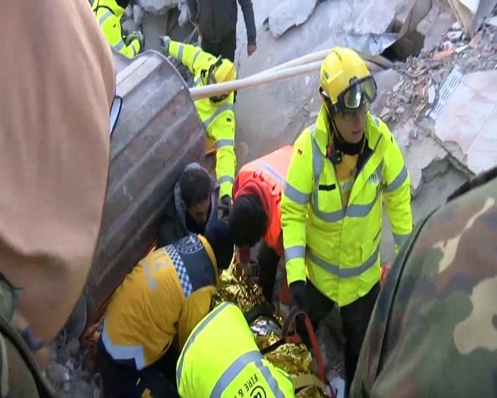 Kahramanmaraş'ta bir mucize daha! Enkazdan 52 saat sonra kurtarıldı