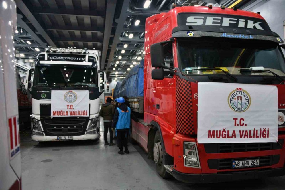 Tıbbi malzemeler askeri gemi ile gönderildi