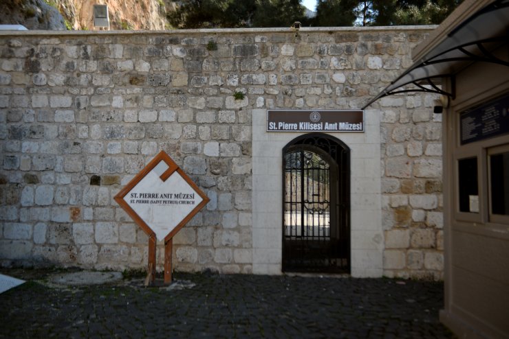 152 yıllık İskenderun Latin Katolik Kilisesi depremde ağır hasar gördü
