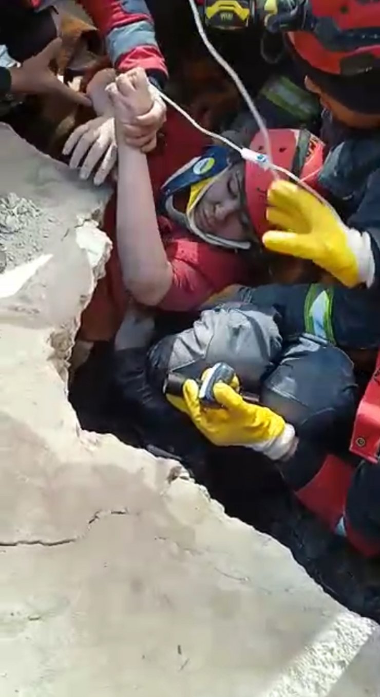 Anne ve 1 yaşındaki Rami de sağ çıkarıldı