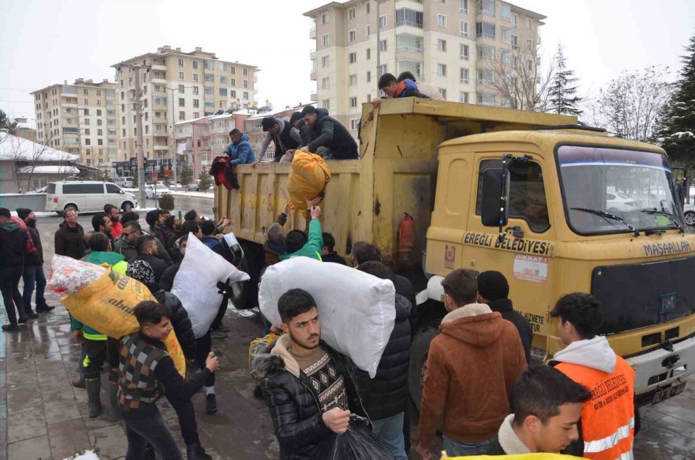 Ereğli Belediyesi depremin yaralarını sarmak için her yerde