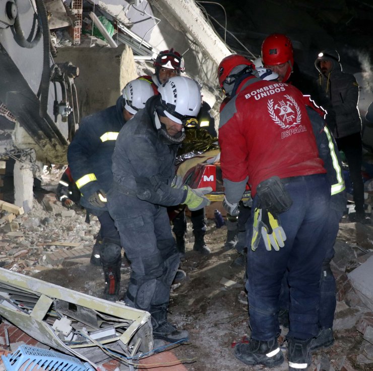 Kahramanmaraş'ta Berivan, 62 saat sonra enkazdan yaralı çıkarıldı