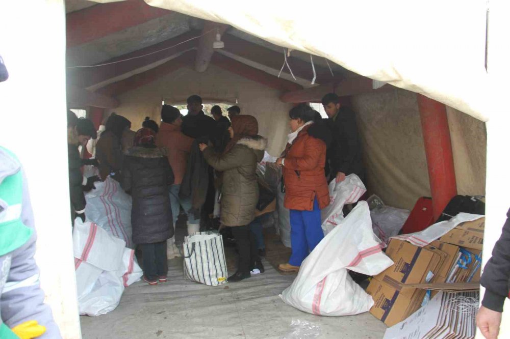 Konya'dan deprem bölgesine yardımlar sürüyor
