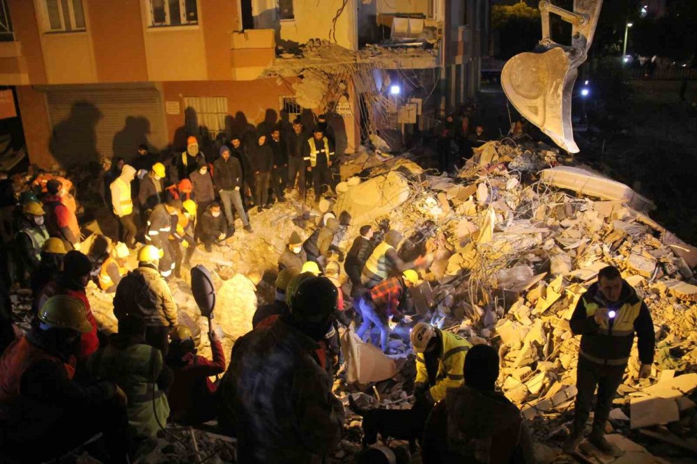 Köpek belirliyor, ekipler o bölgeyi arıyor