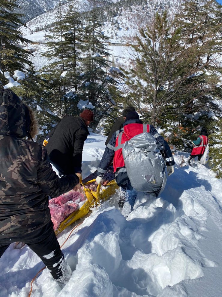 Tuğçe, 83 saat sonra kar altındaki enkazdan çıkarıldı