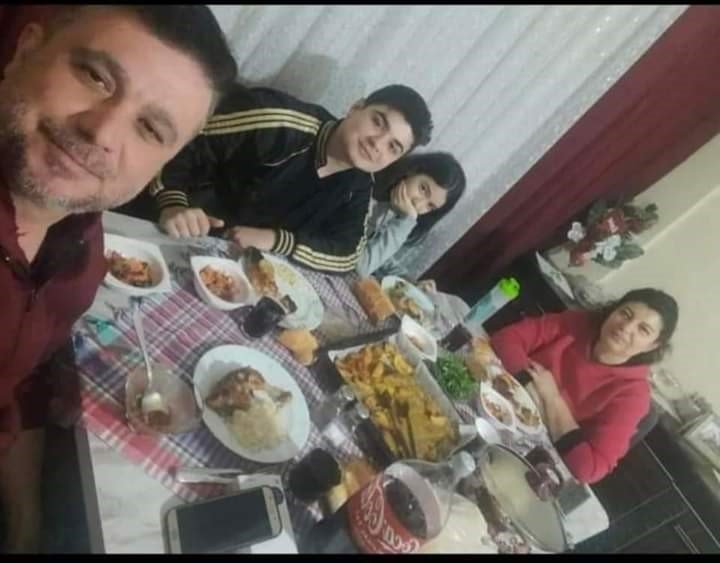 Depremde hayatını kaybeden anne ve kızı toprağa verildi