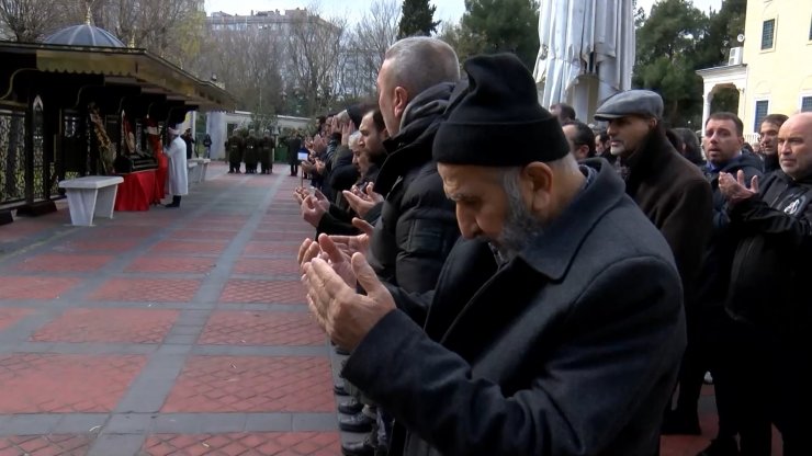 Depremde hayatını kaybeden başçavuş ve oğlu son yolculuğuna uğurlandı