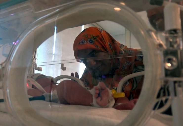 Enkaz altından çıkarılan Fidan, bir gün sonra doğum yaptı