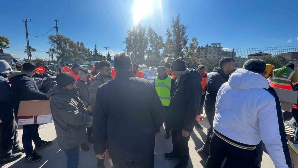 Konya’dan gönderilen yardımlar en hızlı şekilde ihtiyaç sahiplerine ulaştılıyor