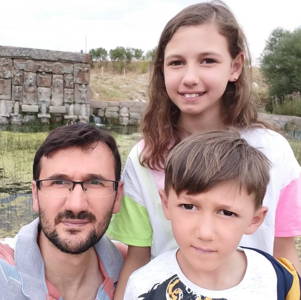 Adana’da depremde can veren 5 kişilik aileye Konya’da acı veda! Bir hafta önce annesi uyarmış