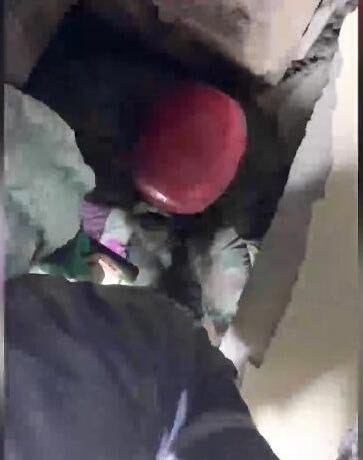 Azerbaycan ekipleri, 120'nci saatte enkazdan kurtardı