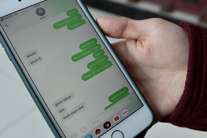 Enkazın altından gönderdikleri mesaj kurtulmalarını sağladı