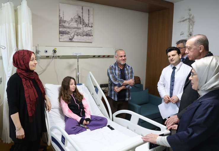 Cumhurbaşkanı Erdoğan yaralı depremzedeleri ziyaret etti