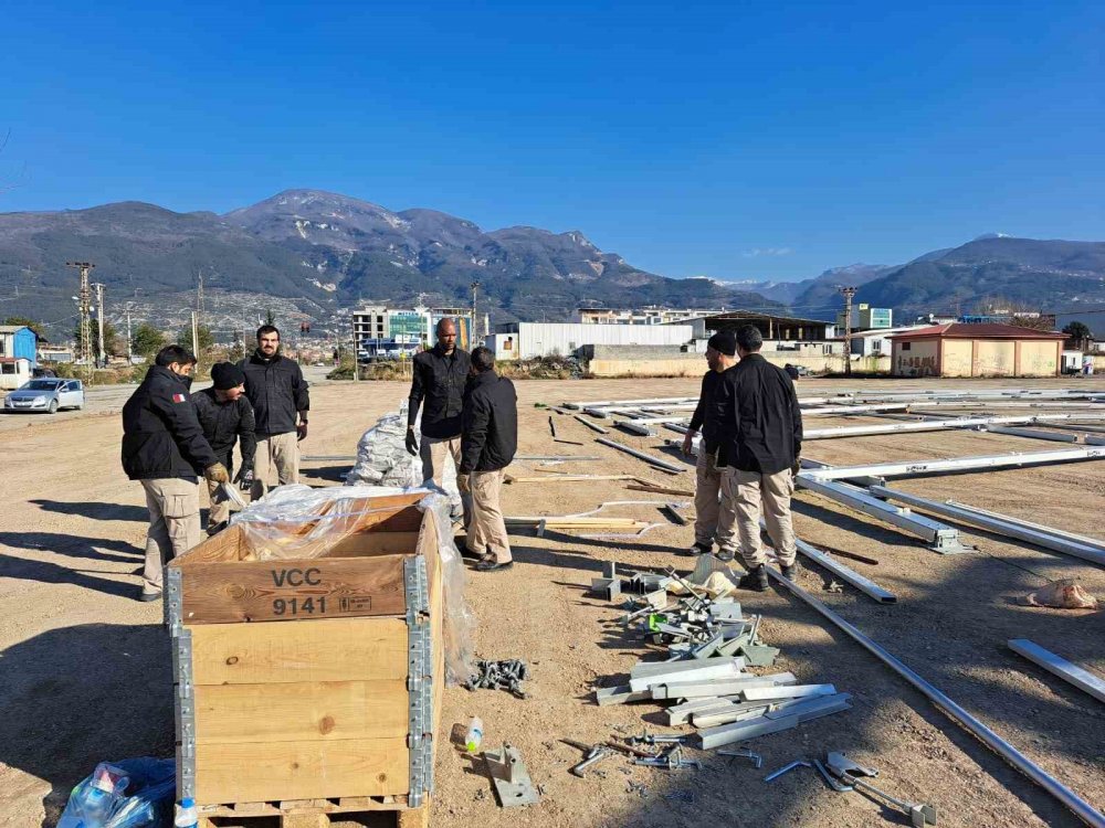 Dost ülke Katar’dan 3 bin kişilik hastane ve 3 helikopter desteği