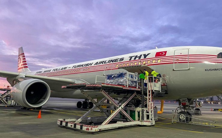 Dünyadan deprem bölgesine yardım seferberliği devam ediyor