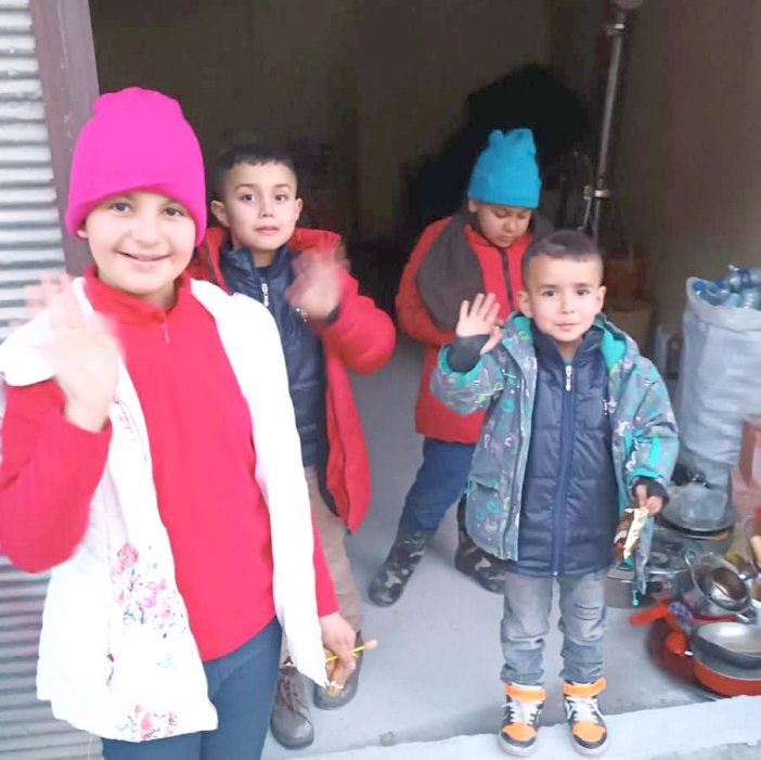 aksehir-belediyesi-depremzedelerin-yaninda-2.jpg