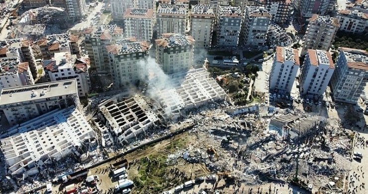 Depremde yerle bir olan Rönesans Rezidans'ın 10 yıllık sakini şok gerçeği açıkladı