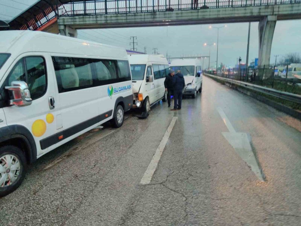 4 aracın karıştığı kazada çok sayıda yaralı var