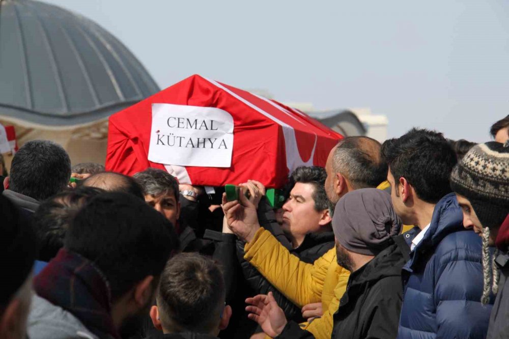 Depremde hayatını kaybeden Cemal Kütahya ve oğlu Çınar’a Konya'da acı veda