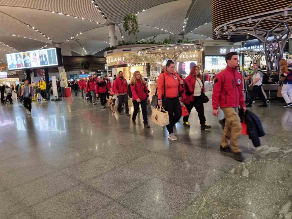 Yunan arama kurtarma ekibi alkışlarla uğurlandı