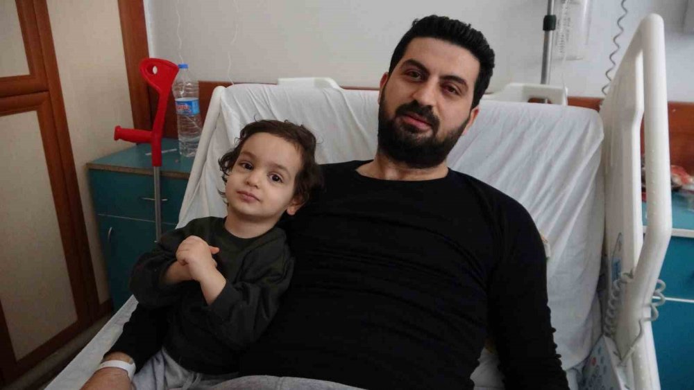 Depremde ailesini kurtardı, kendisi yaralı kurtuldu: “Oğlum yatağa değse sıçrıyorum”