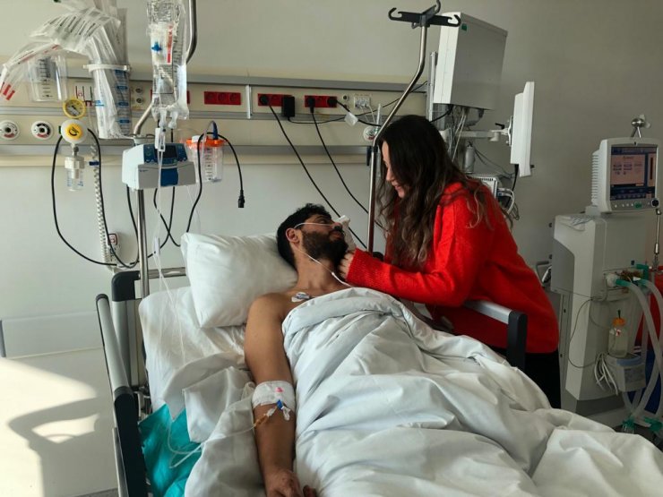 Deprem gecesi baba oldu! 261. saatte kurtarılan Mustafa eşi ve kızına kavuştu