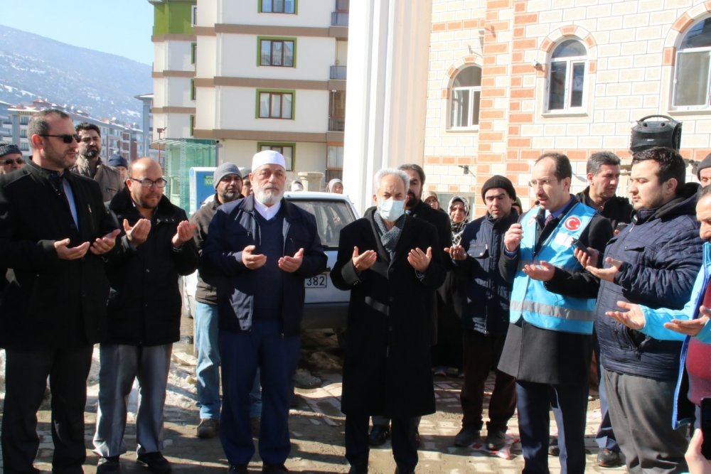 Konya Akşehir’den depremzedelere 2 kamyon yardım
