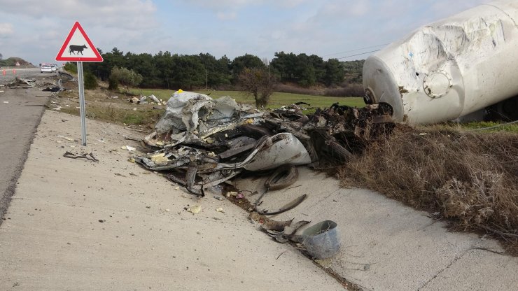 Beton mikserinin hafif ticari araca çarptığı kazada ölü ve yaralı var