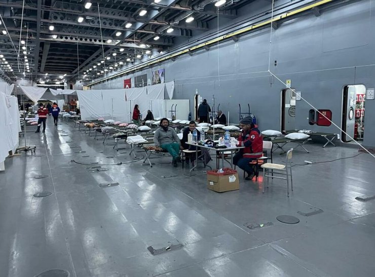 Hastaneye dönüştürülen TCG Bayraktar'da 20 ameliyat