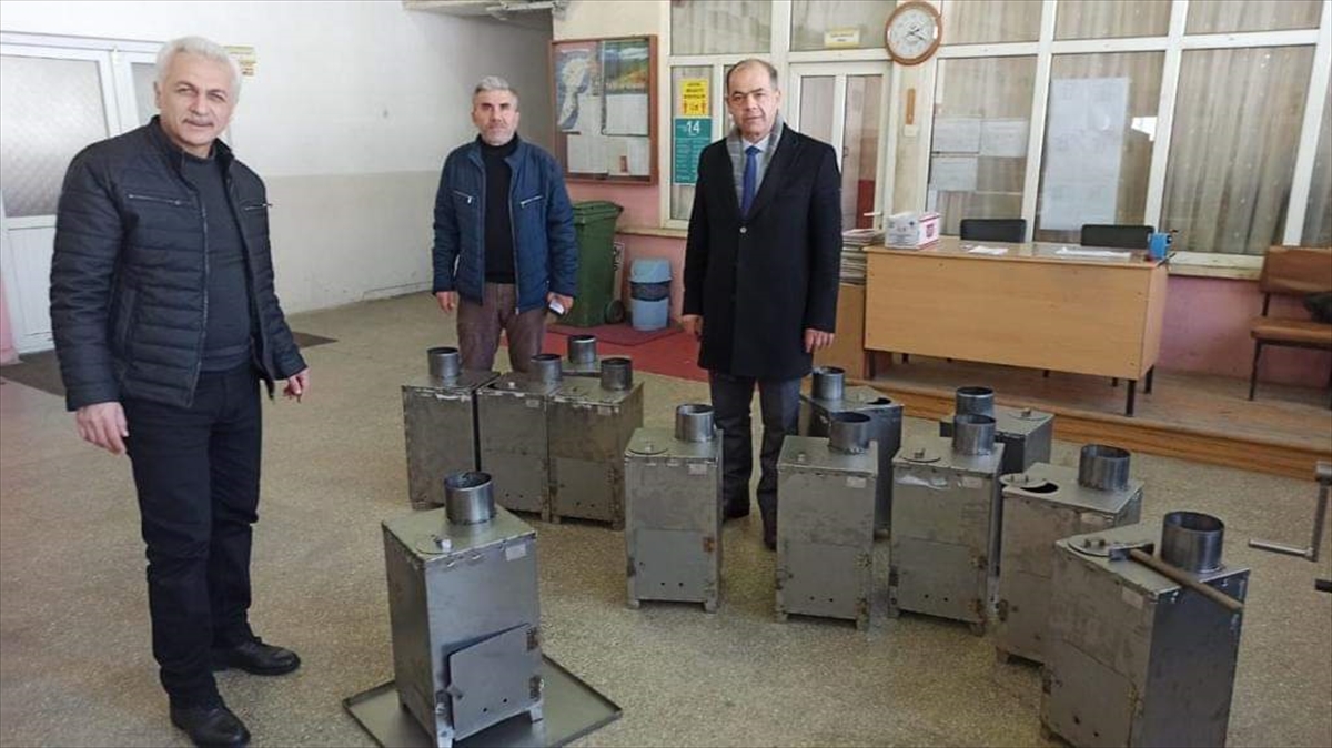 konyada-meslek-lisesi-ogrencileri-deprem-bolgesi-icin-soba-uretimine-basladi-001.jpg