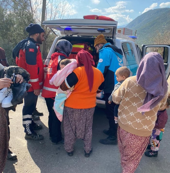 konyadan-845-saglikci-deprem-bolgesinde-7.jpg