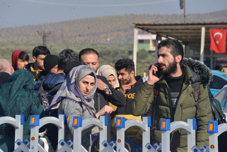 Türkiye’de depremde ölen 1500 Suriyeli ülkelerinde toprağa verildi