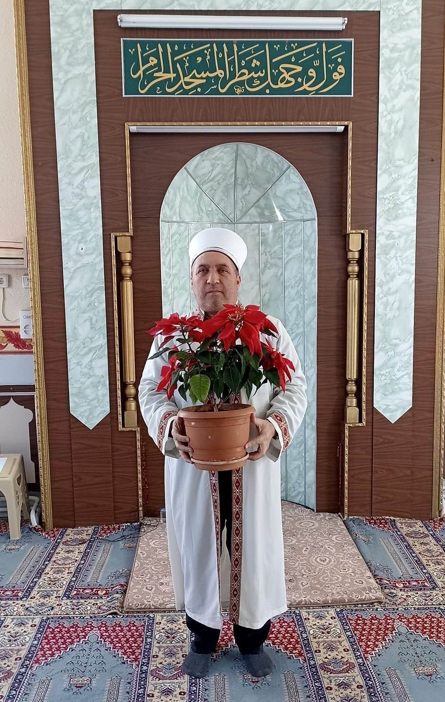 Konya'da imamın '500 liraya satarım' dediği çiçek, 21 bin liraya satıldı!