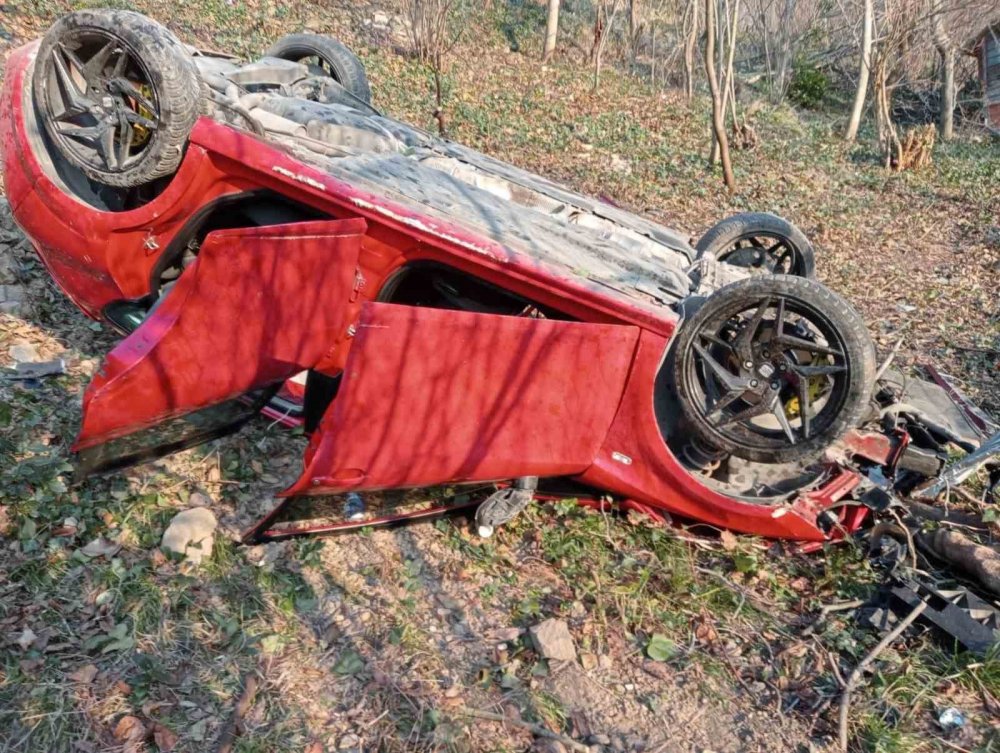 50 metreden ormanlık alana uçtu! Yaralılar var