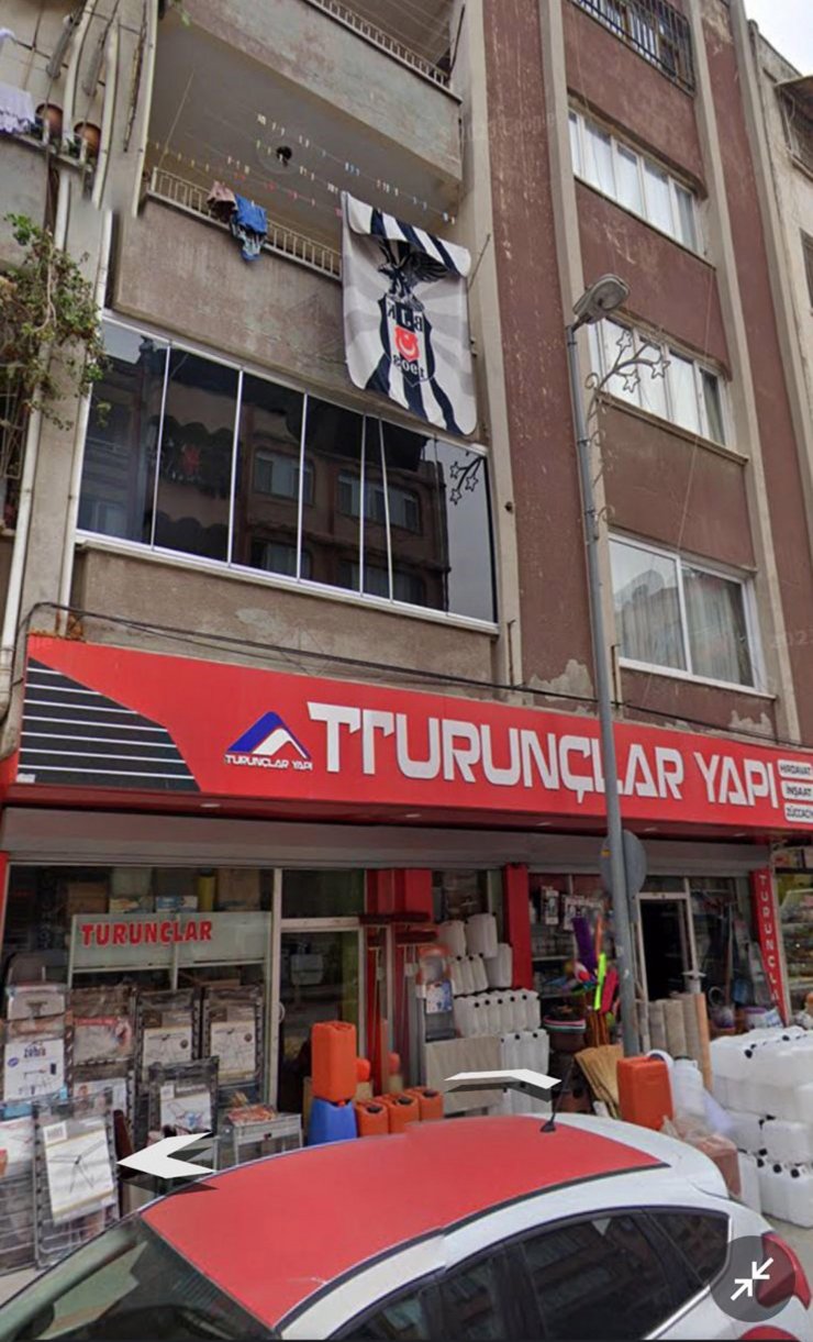 Enkazı tırnaklarıyla kazıyarak çıktılar