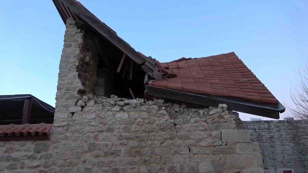 Hatay’da tarihi müze depremde hasar aldı