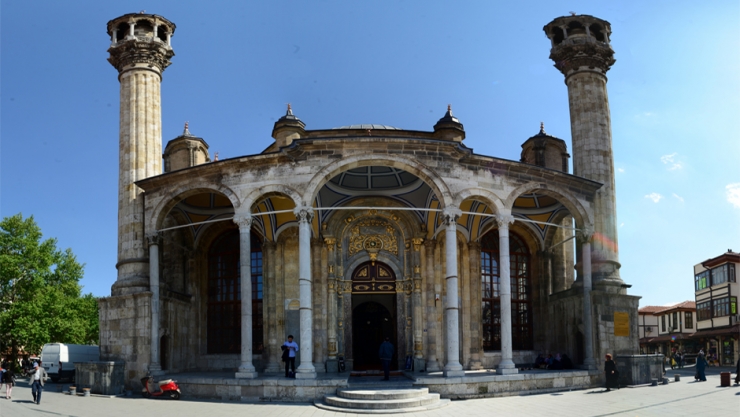 konya-aziziye-camii-by-01-740x417.jpg