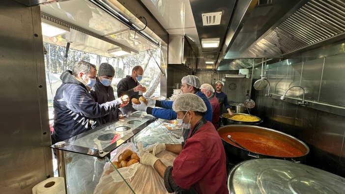 konya-buyuksehir-belediyesi-10-binlerce-depremzedeye-hizmet-veriyor-2.jpg