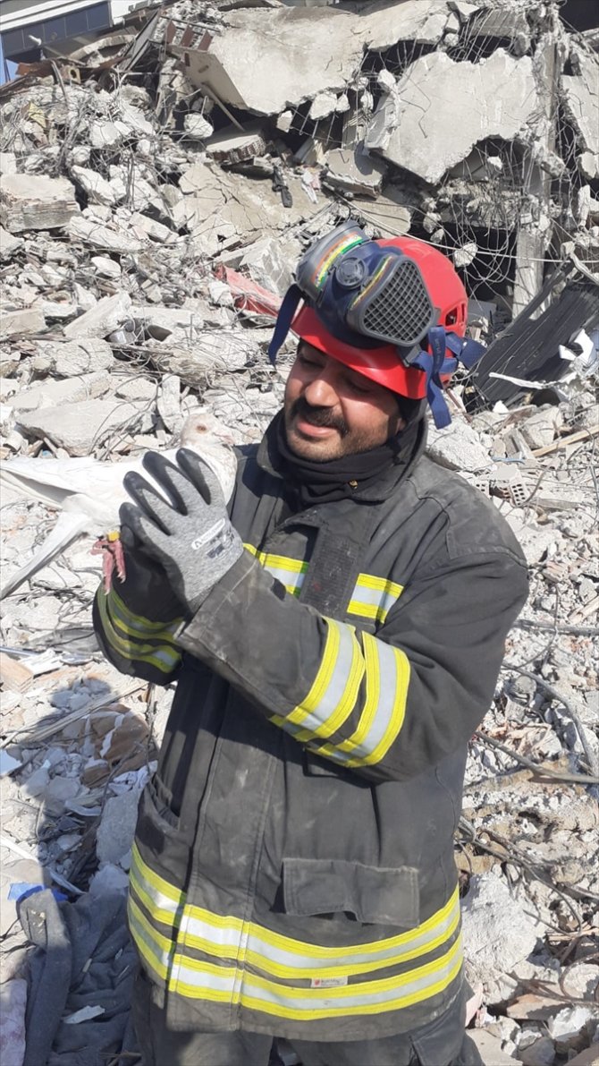 Konya itfaiye ekipleri enkazdan iki 'can' çıkardı