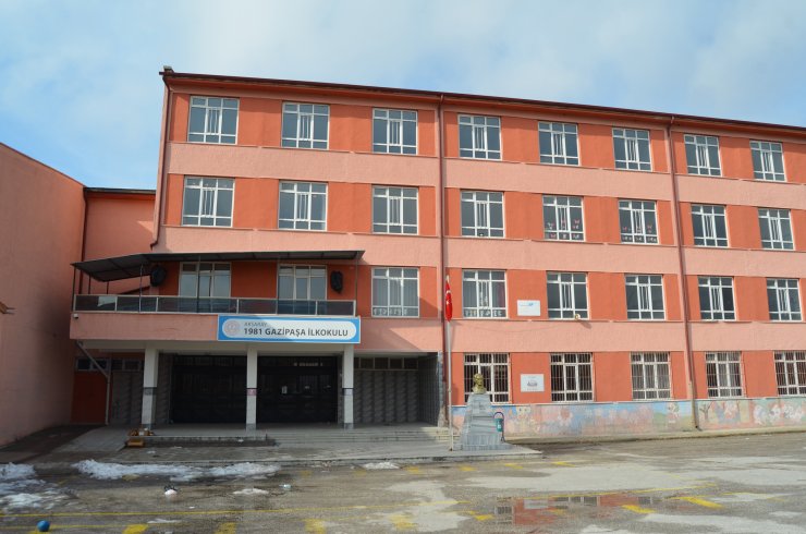 Deprem riski nedeniyle 3 okula daha tahliye