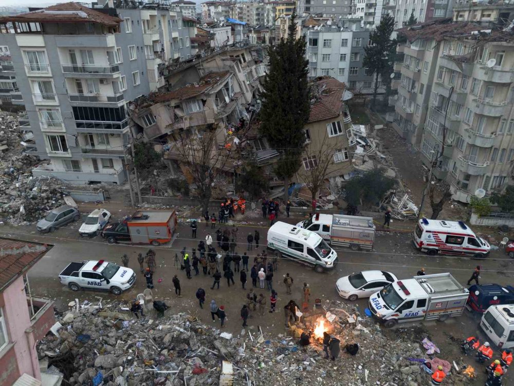 Hatay’da yaşanan 6.4’lük deprem... Enkaz alanı havadan görüntülendi