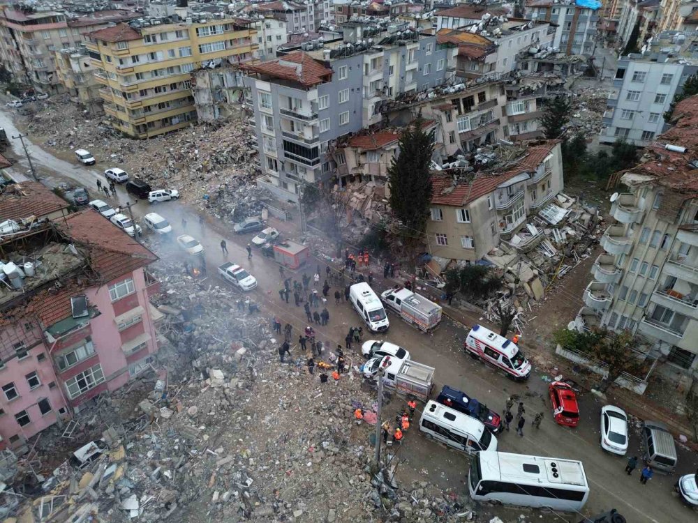 Hatay’da yaşanan 6.4’lük deprem... Enkaz alanı havadan görüntülendi