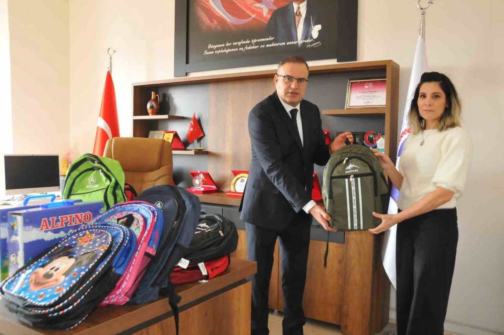 Konya Akşehir'de depremzede öğrencilere kırtasiye yardımı