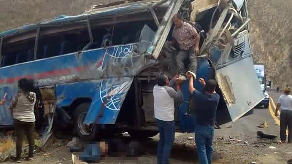 Meksika’da katliam gibi kaza! Otobüs devrildi: 17 ölü, 13 yaralı