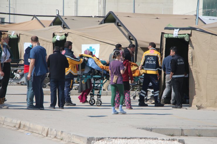 Bakan Koca: Hatay'da 95 yoğun bakım hastası şehir dışına sevk edildi