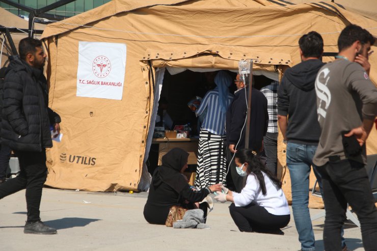 Bakan Koca: Hatay'da 95 yoğun bakım hastası şehir dışına sevk edildi